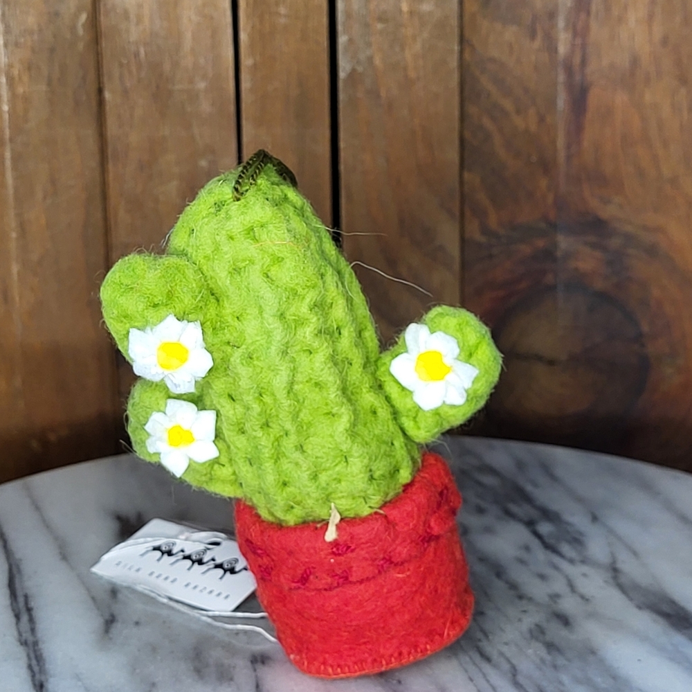 Handcrafted Saguro Cactus Candle - Picture 6 of 15